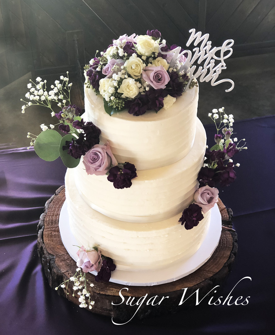 wedding cake, buttercream wedding cake, buttercream texture, fresh flowers, light purple roses, white roses